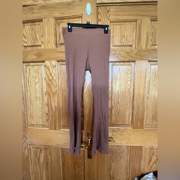 PINK - Victoria's Secret - Short Flare Leggings - Picture 7 of 9